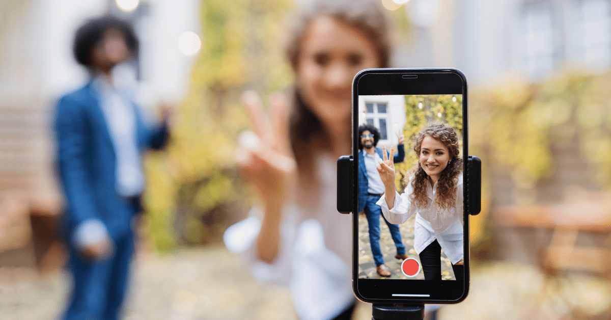 girl holding up her phone to show her picture